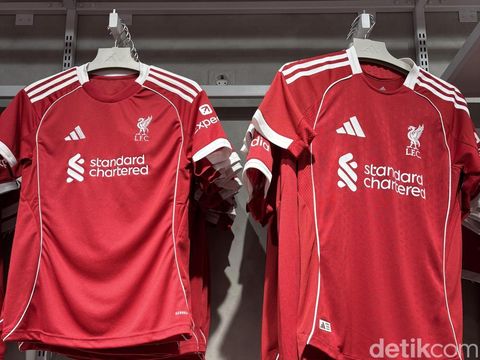 Jersey Kandang Liverpool 2025/2026.