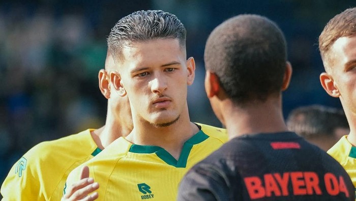Justin Hubner debut di tim Belanda, Fortuna Sittard. Bek Timnas Indonesia ini dimainkan sebagai starter saat menghadapi Bayer Leverkusen di Fortuna Sittard Stadium, Sabtu 2 Agustus 2025.