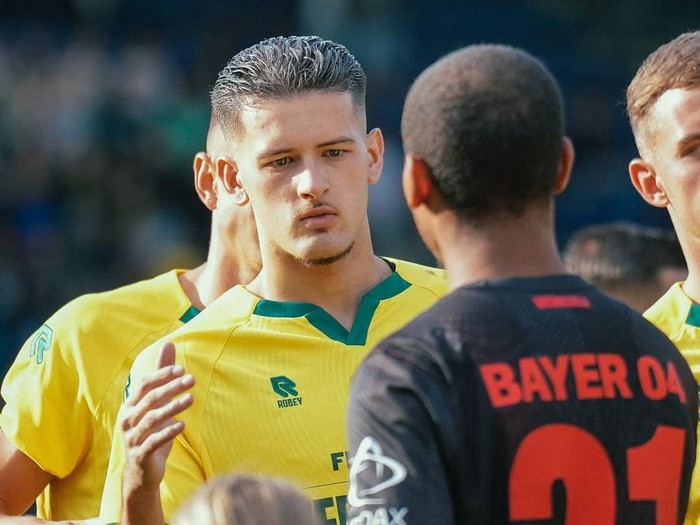 Justin Hubner debut di tim Belanda, Fortuna Sittard. Bek Timnas Indonesia ini dimainkan sebagai starter saat menghadapi Bayer Leverkusen di Fortuna Sittard Stadium, Sabtu 2 Agustus 2025.