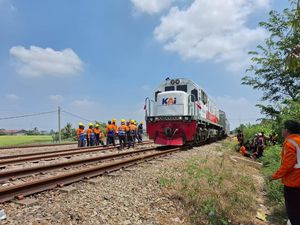 Perjalanan KA Daop 8 Surabaya Kembali Lancar Usai Jalur Dibuka Kembali Perjalanan KA Daop 8 Surabaya Kembali Lancar Usai Jalur Dibuka Kembali