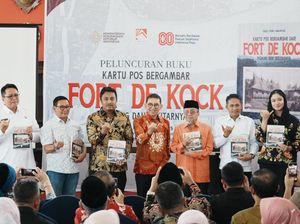 Menbud Rilis Buku Kartu Pos Bergambar Fort De Kock, Padang & Sekitarnya Menbud Rilis Buku Kartu Pos Bergambar Fort De Kock, Padang & Sekitarnya