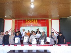 Bupati Kuansing Dukung Polda Riau Tertibkan PETI di Sungai Kuantan