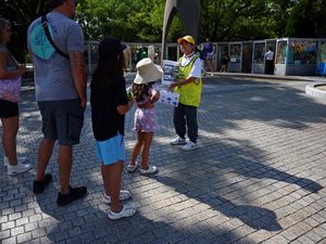 Potret Siswa 12 Tahun Pandu Tur Perdamaian di Hiroshima