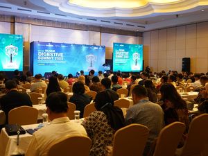 Operasi Batu Empedu Robotik Pertama dengan Da Vinci Xi di Siloam Digestive Summit 2025 Operasi Batu Empedu Robotik Pertama dengan Da Vinci Xi di Siloam Digestive Summit 2025