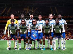 Fans Strasbourg Protes Kebijakan Transfer Chelsea Fans Strasbourg Protes Kebijakan Transfer Chelsea