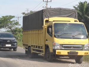 Catat! Truk Bak Terbuka-Angkutan Barang Dilarang Melintas dalam Kota Pekanbaru Catat! Truk Bak Terbuka-Angkutan Barang Dilarang Melintas dalam Kota Pekanbaru