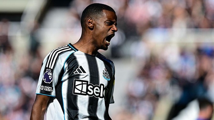 NEWCASTLE UPON TYNE, ENGLAND - MAY 25: Alexander Isak of Newcastle United (14) during the Premier League match between Newcastle United FC and Everton FC at St James Park on May 25, 2025 in Newcastle upon Tyne, England. (Photo by Serena Taylor/Newcastle United via Getty Images)