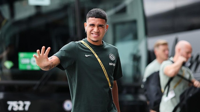 EAST RUTHERFORD, NEW JERSEY - JULY 13: Kendry Paez #16 of Chelsea FC arrives at the stadium prior to the FIFA Club World Cup 2025 Final match between Chelsea FC and Paris Saint-Germain at MetLife Stadium on July 13, 2025 in East Rutherford, New Jersey. (Photo by Hector Vivas - FIFA/FIFA via Getty Images)