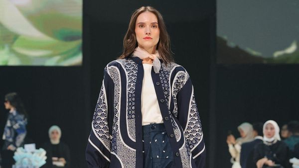 Foto: Koleksi Circular Fashion Sarat Makna di JF3 2025 Karya Adrie Basuki