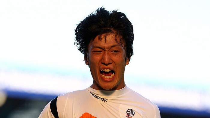 BIRMINGHAM, ENGLAND - SEPTEMBER 26:  Chung-Yong Lee of Bolton celebrates scoring their second goal during the Barclays Premier League match between Birmingham City and Bolton Wanderers at St. Andrews Stadium on September 26, 2009 in Birmingham, England.  (Photo by Richard Heathcote/Getty Images)