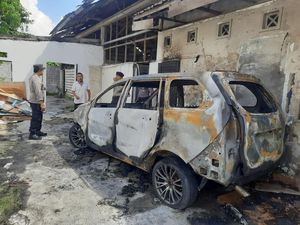 Ulah Bule Australia Rampas-Bakar Mobil Warga di Bali Berujung Bui Ulah Bule Australia Rampas-Bakar Mobil Warga di Bali Berujung Bui