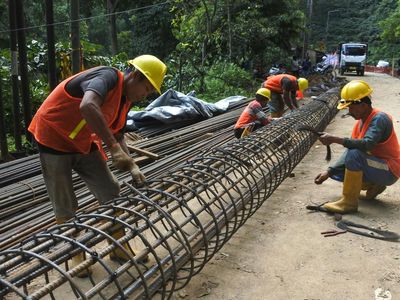 Perbaikan Jalan Nasional Gunung Gumitir Dikebut