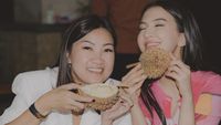 Pesona Raline Shah Saat Cicip Durian Medan hingga Sandwich Denmark