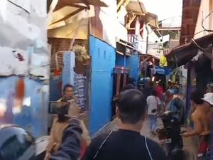2 Kelompok Warga Bentrok Pakai Busur-Batu di Kampung Sapiria Makassar 2 Kelompok Warga Bentrok Pakai Busur-Batu di Kampung Sapiria Makassar
