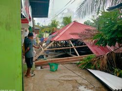 Angin Puting Beliung Terjang Gorontalo Utara, 6 Rumah-1 Kantor Rusak