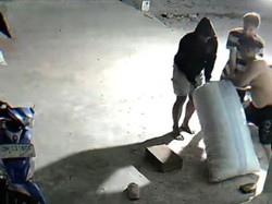 3 Pemuda Terekam CCTV Curi Kopra 200 Kg di Pohuwato, Pelaku Ditangkap