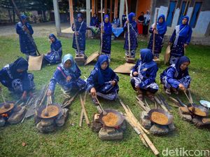 Tradisi Tumbuk Ketan ala Talang Babungo, Simbol Kebersamaan dan Warisan Leluhur