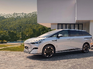 XPENG X9 Debut di GIIAS 2025, Bawa Teknologi Canggih Bak di Luar Angkasa XPENG X9 Debut di GIIAS 2025, Bawa Teknologi Canggih Bak di Luar Angkasa