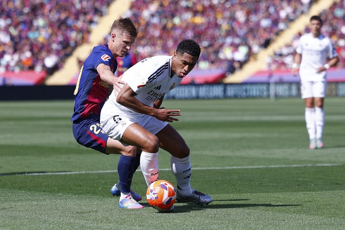 MADRID, SPAIN - MAY 11: Dani Olmo of FC Barcelona and Jude Bellingham of Real Madrid in action during the Spanish League, LaLiga EA Sports, football match played between FC Barcelona and Real Madrid at Estadi Olimpic Lluis Companys on May 11, 2025, in Madrid, Spain. (Photo By Dennis Agyeman/Europa Press via Getty Images)