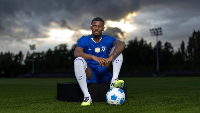 COBHAM, ENGLAND - AUGUST 03: New signing, Jorrel Hato poses for photos as he signs for Chelsea Football Club at Chelsea Training Ground on August 03, 2025 in Cobham, England. (Photo by Chris Lee - Chelsea FC/Chelsea FC via Getty Images)