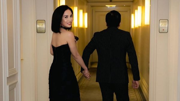 Love is in the Air! Ari Lasso dan Dearly Djoshua Mesra Terus