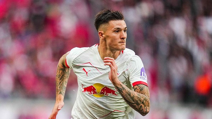 Benjamin Sesko of RB Leipzig  looks on during the 1. Bundesliga match between RB Leipzig and VfB Stuttgart at Red Bull arena, Leipzig, Germany on May 17, 2025. (Photo by Ulrik Pedersen/NurPhoto via Getty Images)