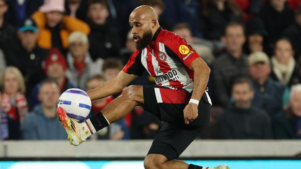 Brentford's French-born Cameroonian striker #19 Bryan Mbeumo controls the ball during the English Premier League football match between Brentford and Aston Villa at the Gtech Community Stadium in London on March 8, 2025. (Photo by Adrian Dennis / AFP) / RESTRICTED TO EDITORIAL USE. No use with unauthorized audio, video, data, fixture lists, club/league logos or 'live' services. Online in-match use limited to 120 images. An additional 40 images may be used in extra time. No video emulation. Social media in-match use limited to 120 images. An additional 40 images may be used in extra time. No use in betting publications, games or single club/league/player publications. /