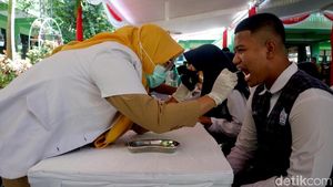 Ratusan Siswa Bojonegoro Cek Kesehatan Gratis