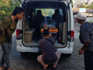 Diduga Kena Serangan Jantung, WN Inggris Meninggal di Pelabuhan Teluk Nara Diduga Kena Serangan Jantung, WN Inggris Meninggal di Pelabuhan Teluk Nara