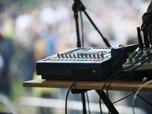 Ibu Muda di Jatim Meninggal saat Nonton Sound Horeg, Alami Henti Jantung Ibu Muda di Jatim Meninggal saat Nonton Sound Horeg, Alami Henti Jantung