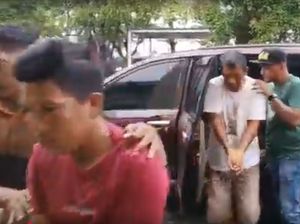 Video: Tampang Kades-ASN di Mamuju yang Ditangkap gegara Sabu Video: Tampang Kades-ASN di Mamuju yang Ditangkap gegara Sabu