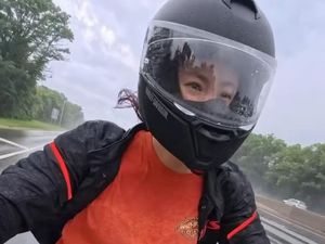 Gaya Bumil Lee Si Young Touring Naik Moge di Long Island Gaya Bumil Lee Si Young Touring Naik Moge di Long Island