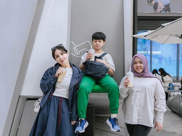 Serunya Mbak Lala saat Minum Boba di China dan Petik Strawberry di Jepang