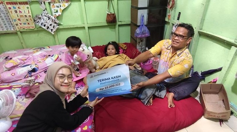 Sahabat Baik Bantu Kehidupan Sehari-hari Pak Ratmin Saat Pesanan Jahit Sepi