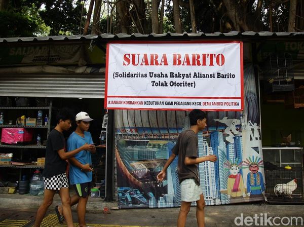 Pedagang Pasar Barito Bertahan Hadapi Penggusuran