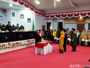 Husain Dilantik Jadi Ketua DPRD Luwu Utara Gantikan Amir Makhmud Husain Dilantik Jadi Ketua DPRD Luwu Utara Gantikan Amir Makhmud