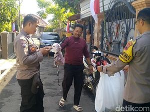Video: Geger Pakaian Dalam Wanita Berserakan di Jalan-Pepohonan di Pekalongan Video: Geger Pakaian Dalam Wanita Berserakan di Jalan-Pepohonan di Pekalongan