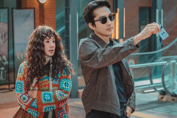 Potret Song Seung Heon dan Uhm Jung Hwa dalam drama 'The Troublesome Star'/ Foto: instagram.com/channel.ena_d Potret Song Seung Heon dan Uhm Jung Hwa dalam drama 'The Troublesome Star'