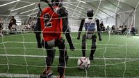 Robot Humanoid China Adu Strategi di Lapangan Sepakbola