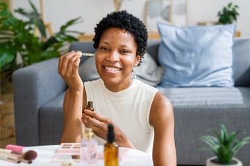 8 Skincare untuk Kulit Berminyak, Wajib Coba Bahan Aktif Ini