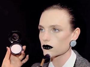 Tren Summerween, Gaya Makeup Gelap yang Kini Jadi Favorit Tren Summerween, Gaya Makeup Gelap yang Kini Jadi Favorit