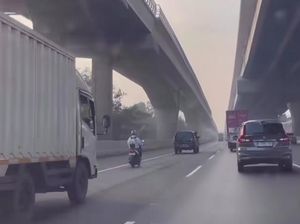 Viral Pemotor Santai Melaju di Tol Japek, Ngaku gegara Google Maps Viral Pemotor Santai Melaju di Tol Japek, Ngaku gegara Google Maps