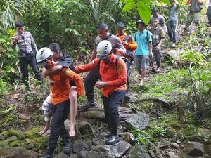 Gunung Bawang Ditutup, Warga Gelar Ritual Adat Usai Insiden Pendaki Tewas Gunung Bawang Ditutup, Warga Gelar Ritual Adat Usai Insiden Pendaki Tewas