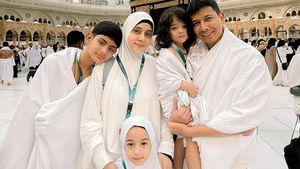 Fairuz dan Sonny Septian Boyong 2 Pengasuh Anak Umrah, Selipkan Doa Mulia