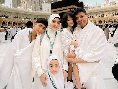 Fairuz dan Sonny Septian Boyong 2 Pengasuh Anak Umrah, Selipkan Doa Mulia