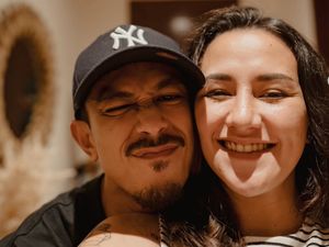 Dahlia Poland Buka Suara soal Gugatan Cerai ke Fandy Christian Dahlia Poland Buka Suara soal Gugatan Cerai ke Fandy Christian