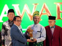 Gubri Abdul Wahid Dapat BWI Awards 2025, Riau Jadi Provinsi Wakaf Terbaik