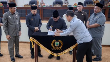 Andra Soni Ungkap Pendapatan Daerah pada APBD 2025 Banten Turun Rp 1,2 T