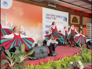 Potret Meriahnya Jakarta World Folklore Festival di SMP Islam Al Azhar 1 Jakarta Potret Meriahnya Jakarta World Folklore Festival di SMP Islam Al Azhar 1 Jakarta