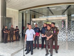 Kejagung Ungkap 5 Mobil Mewah Riza Chalid Sengaja Tanpa Pelat Nopol